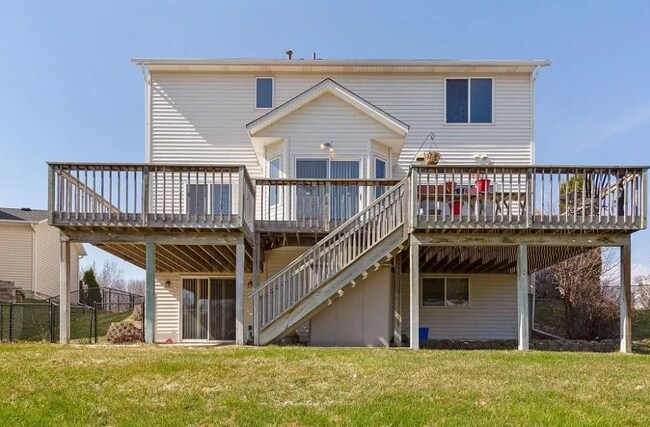 Building Photo - 2142 Groveland Way