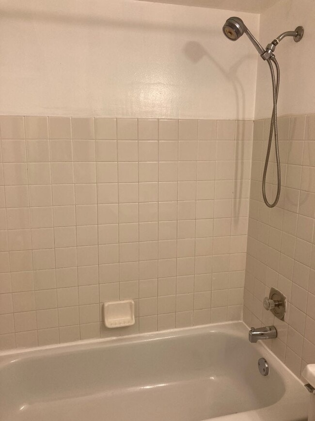 Building Photo - Condo for Rent Richmond Heights