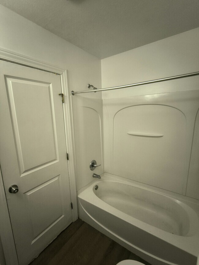 Building Photo - 428 Cross St