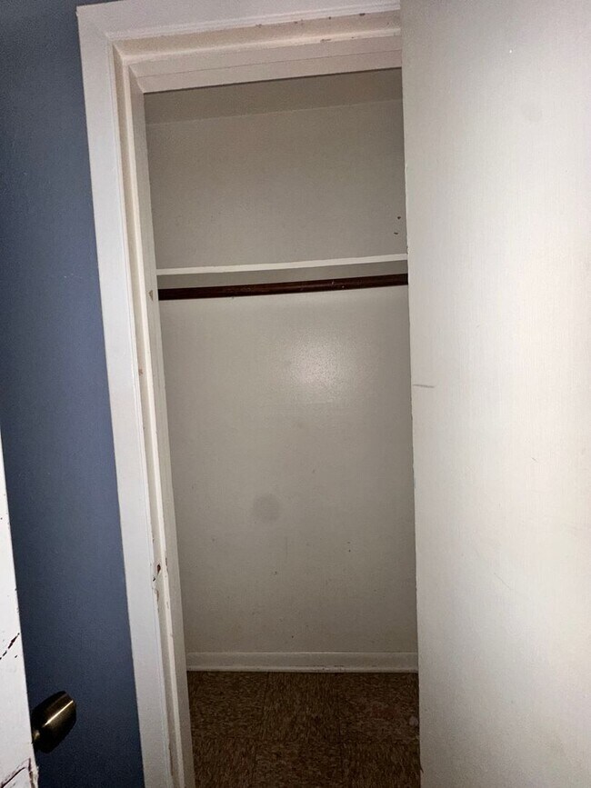 Building Photo - 611 McArthur Dr