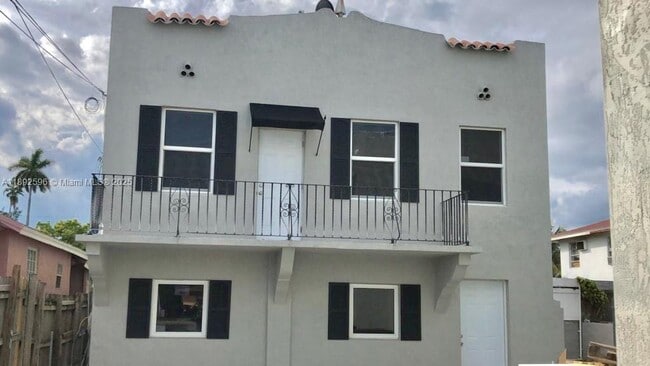 Building Photo - 1700 NW 22nd Ct