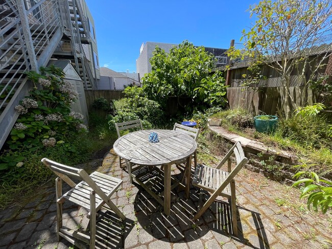 Building Photo - Outer Sunset 2BR Condo Across from Golden Gate Park | Bright Living, In Unit Laundry, & Parking S...