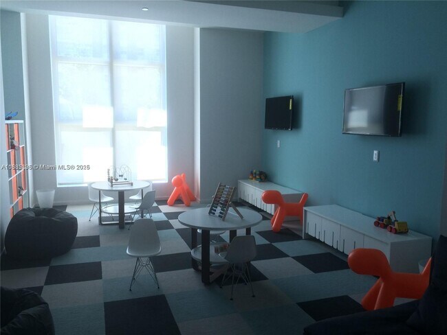Building Photo - 1100S S Miami Ave
