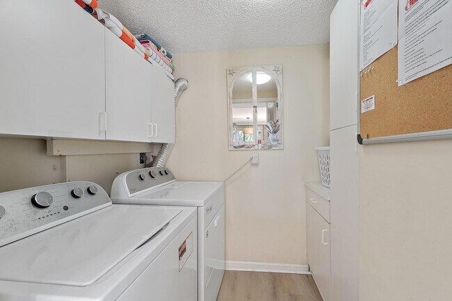 Building Photo - 353 S US Hwy 1