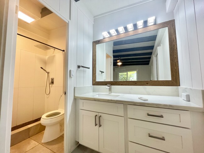 Building Photo - 1508 Keolu Dr