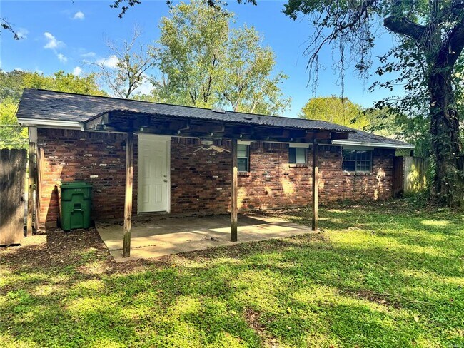 Building Photo - 429 Fieldbrook Dr