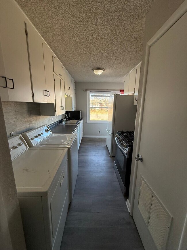 Building Photo - 3 bed 1 bath