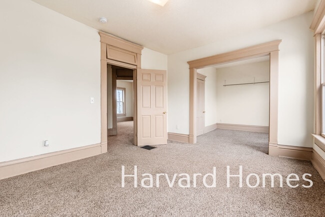 Building Photo - 131 Midland Ave