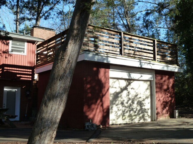 Building Photo - Large Duplex home with giant deck, parking, in quiet neighborhood, Available in June