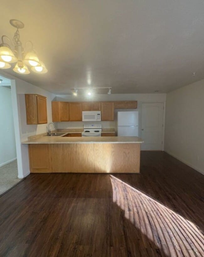 Building Photo - 4281 Wagon Wheel Dr E