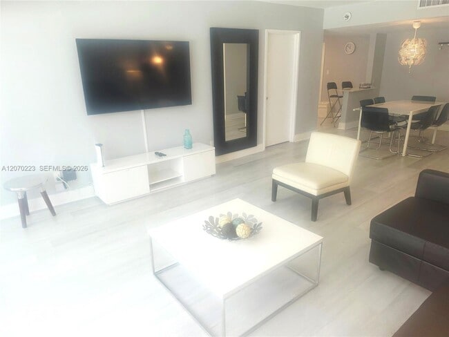 Building Photo - 5151 Collins Ave