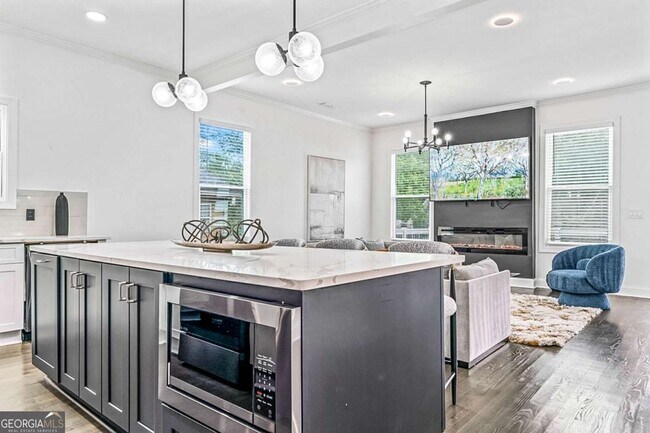 Building Photo - 620 Echo St NW