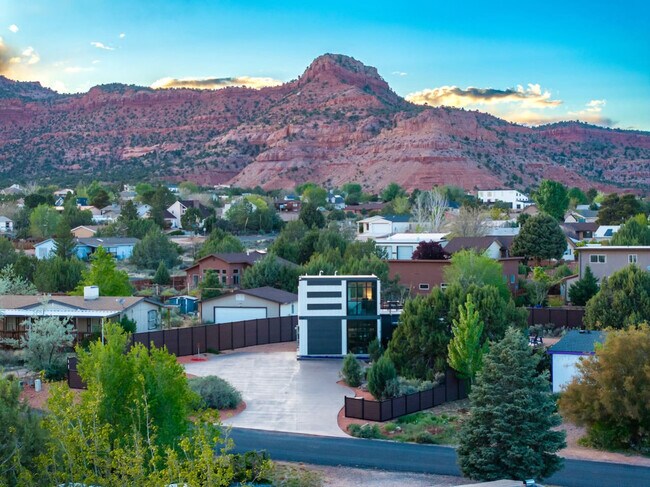 Building Photo - 736 W Rider Dr