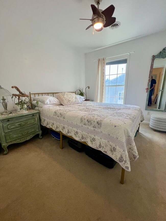 Building Photo - Stunning 3-Bedroom Townhome with 1-Car Gar...