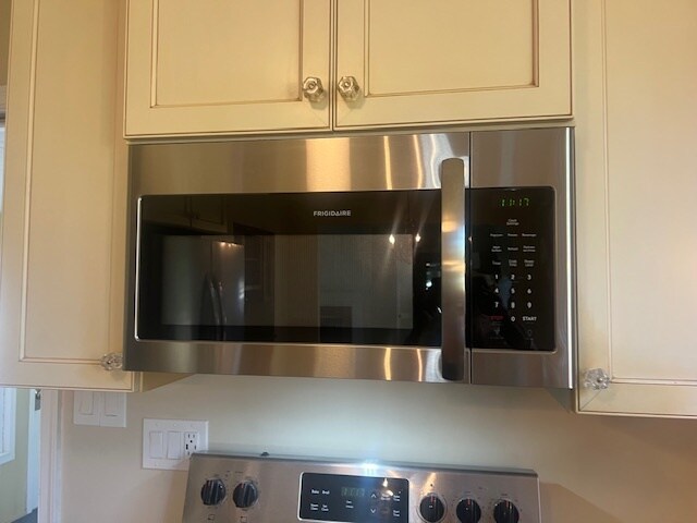 Building Photo - 645 Hi View Ct