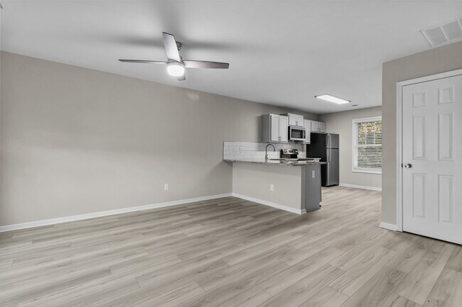 Building Photo - 1 month free rent!!!