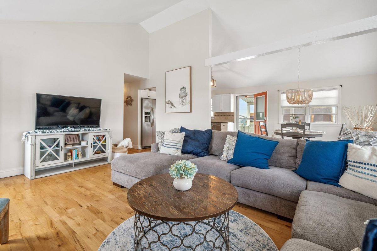 Building Photo - 131 Franklin