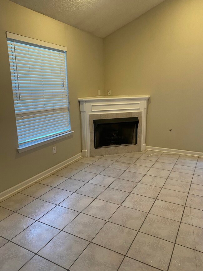 Building Photo - 2507 Golden Park Ln