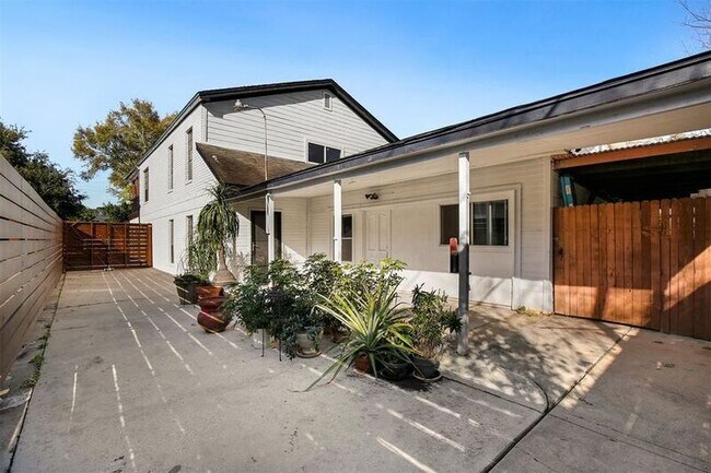 Primary Photo - 316 1/2 Fairbanks Street