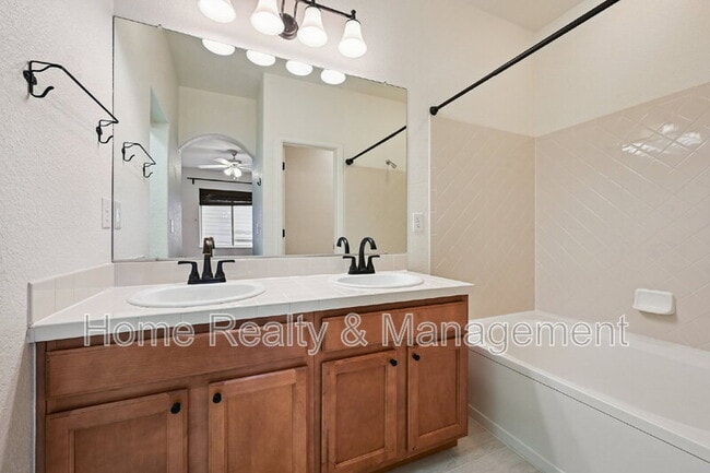 Building Photo - 12923 Grant Cir E