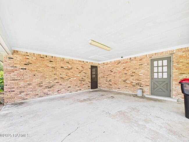 Building Photo - 200 Claymore Dr