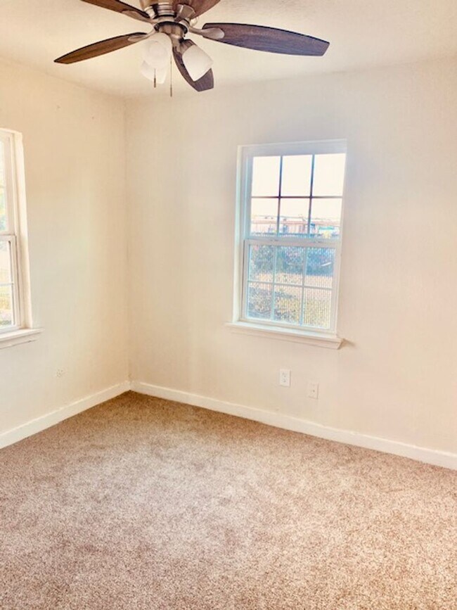 Building Photo - BEAUTIFUL REMODELED 3 BEDROOM LEASE HOME CLOSE TO DOWNTOWN HOUSTON