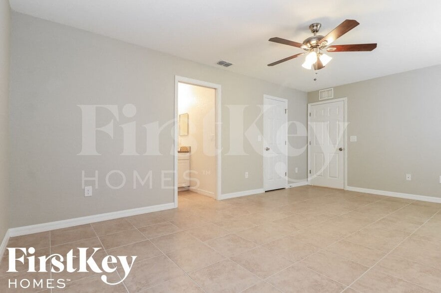 Building Photo - 12252 Clarendon Ave