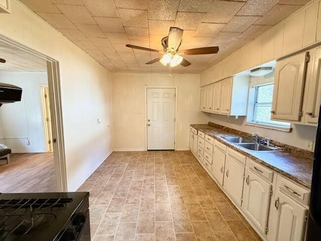 Building Photo - 907 N Harrison St