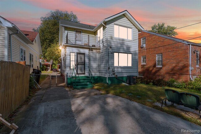 Building Photo - 15404 Normandy St