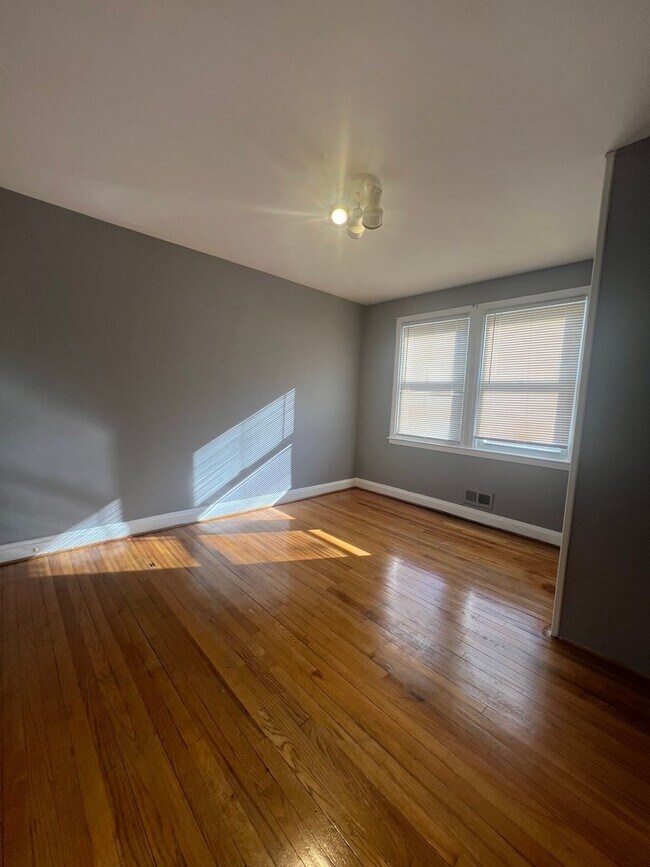 Building Photo - Lovely 3 Bedroom Home in East Baltimore