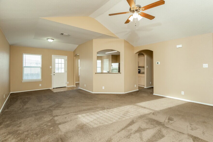 Building Photo - 135 Woodstone Loop