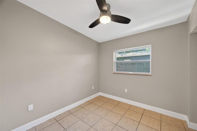 Building Photo - 2245 17th Ave S