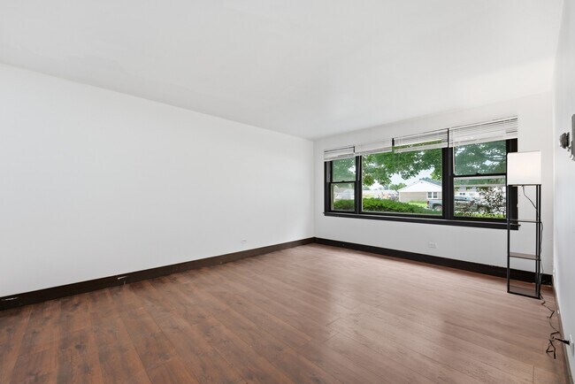 Building Photo - 3180 W Meadow Ln Dr