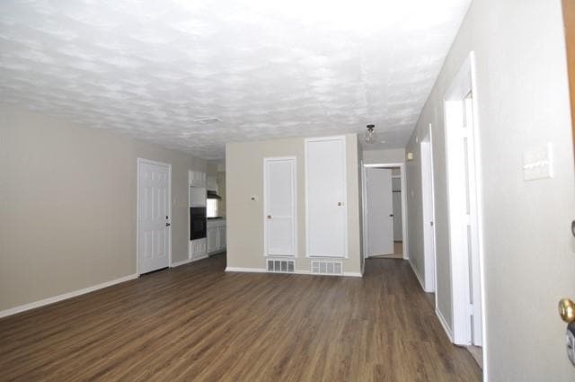 Building Photo - 1007 Easy St
