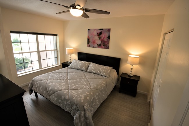 Spacious guest bedroom suite. - 5799 NE Island Cove Way