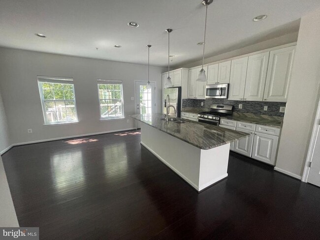 Building Photo - 6800 Green Mill Way