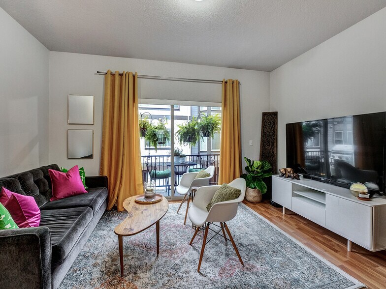 Building Photo - 8918 SW Elena Ln