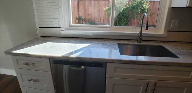 Building Photo - Remodeled 3 bedroom, 1 bath home