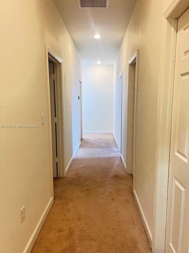 Building Photo - 191 SE 35 Ave