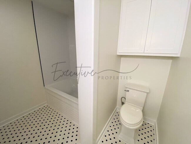 Building Photo - Spacious 4-Bedroom with Custom Finishes in...