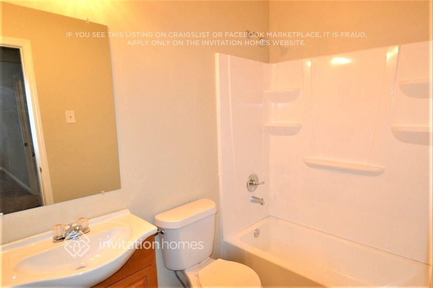 Building Photo - 3977 Lindley Dr