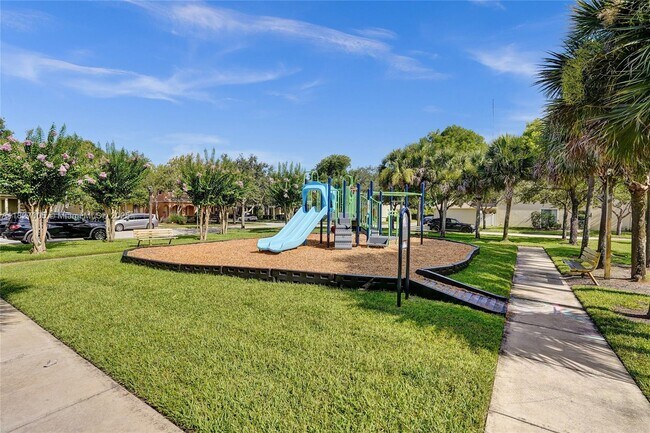 Building Photo - 2057 SE Avon Park Dr