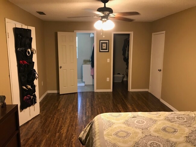 Building Photo - 2671 Azalea Dr