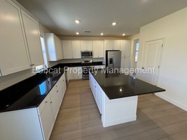 Building Photo - 1484 W Sunset Way