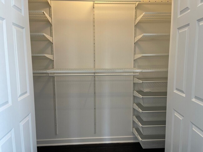 Building Photo - 1644 W Blackhawk St