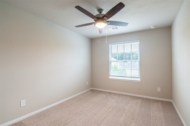 Building Photo - 2413 Tavo Trails Dr