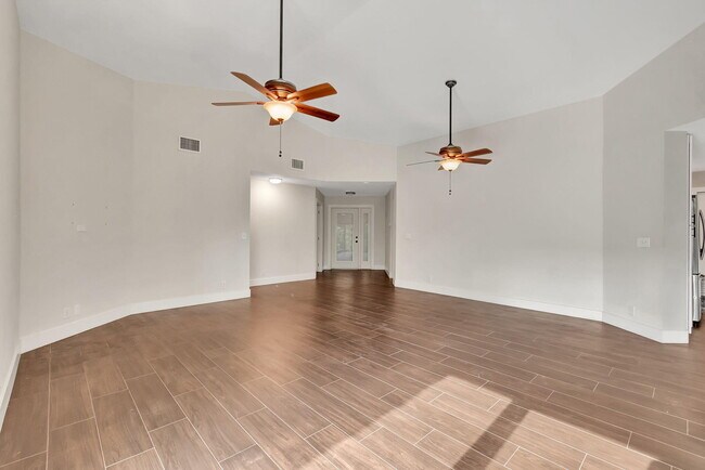 Building Photo - 7770 Villa Nova Dr