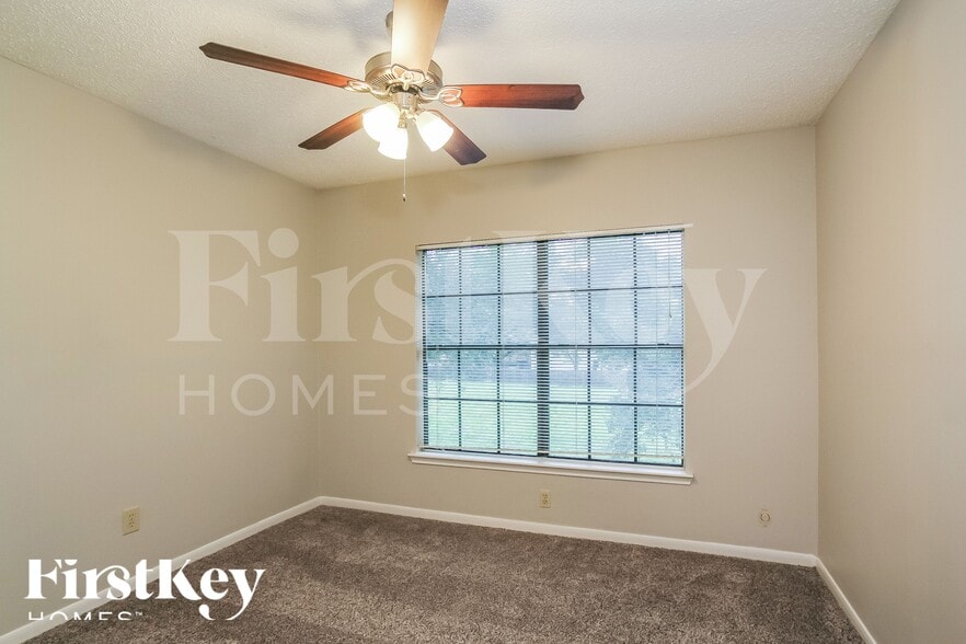 Building Photo - 17026 River Willow Dr