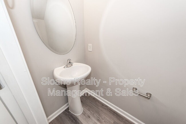 Building Photo - 522 Truman Dr