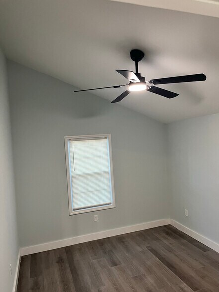 Building Photo - 1911 Capital St